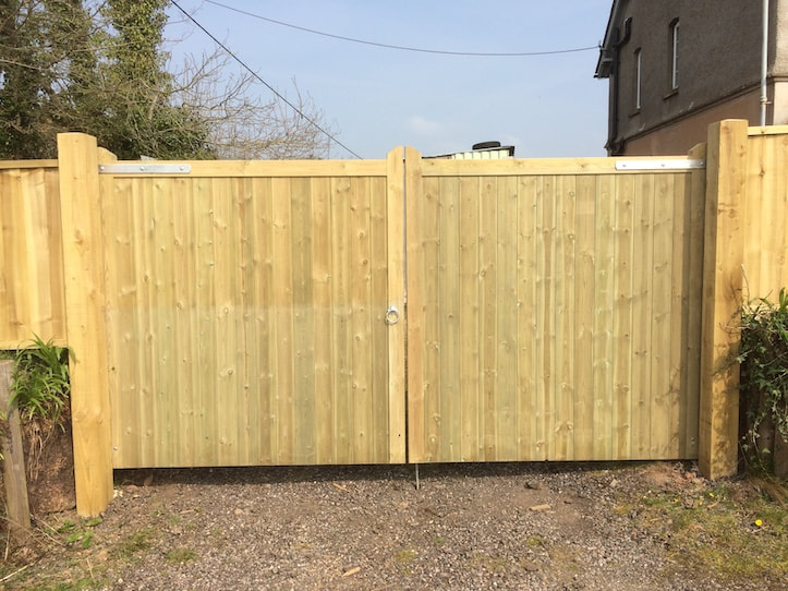 double full heigh timber gates